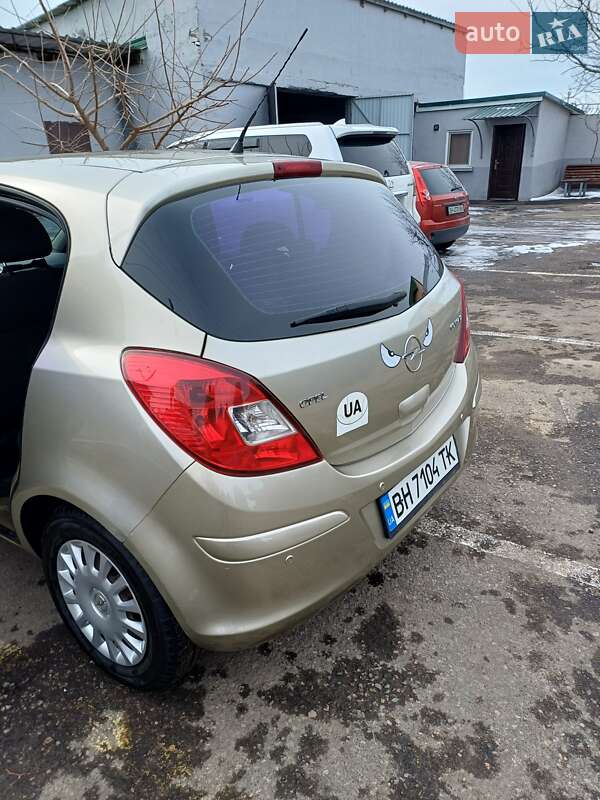 Хэтчбек Opel Corsa 2008 в Великодолинском