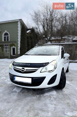 Хэтчбек Opel Corsa 2011 в Черновцах