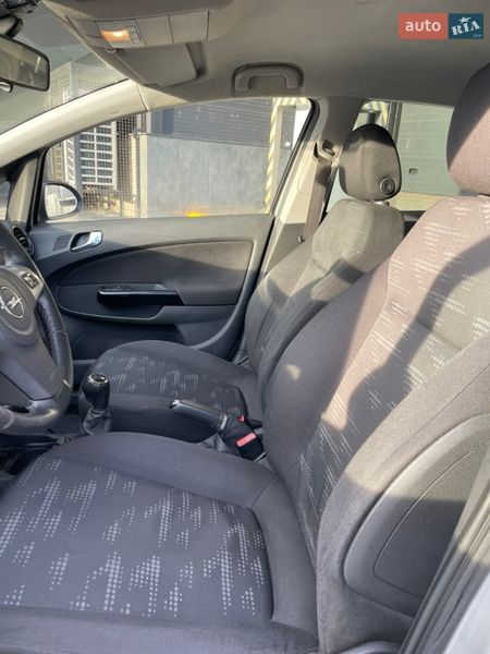 Хетчбек Opel Corsa 2011 в Калуші