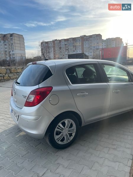 Хетчбек Opel Corsa 2011 в Калуші