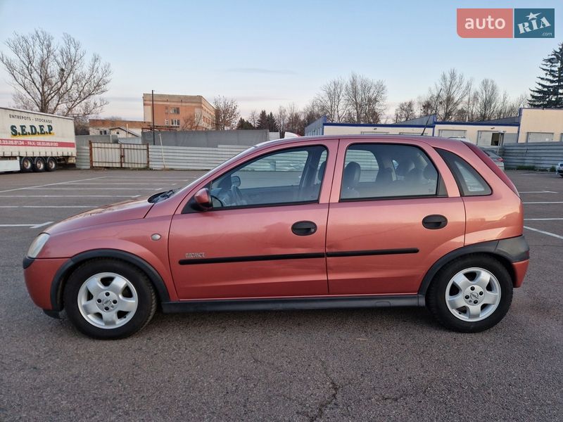 Хэтчбек Opel Corsa 2001 в Ровно