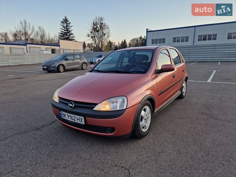 Хэтчбек Opel Corsa 2001 в Ровно