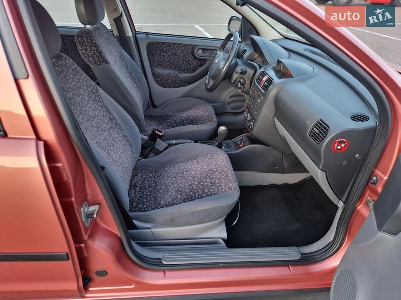 Хэтчбек Opel Corsa 2001 в Ровно
