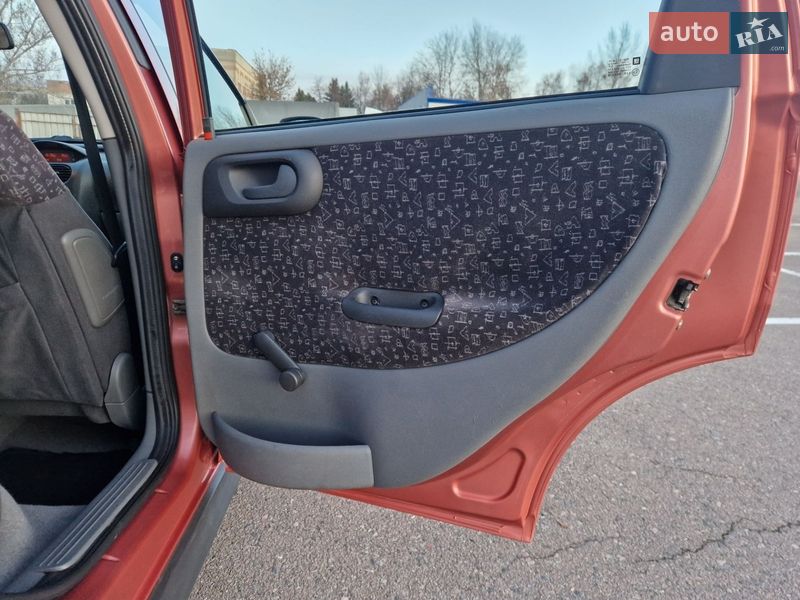 Хэтчбек Opel Corsa 2001 в Ровно