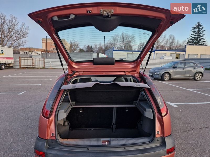 Хэтчбек Opel Corsa 2001 в Ровно
