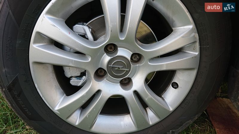 Хэтчбек Opel Corsa 2011 в Житомире