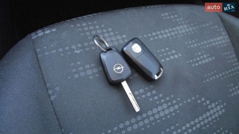 Хэтчбек Opel Corsa 2011 в Житомире