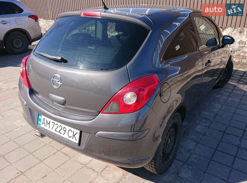 Хэтчбек Opel Corsa 2011 в Житомире
