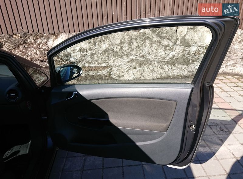 Хэтчбек Opel Corsa 2011 в Житомире