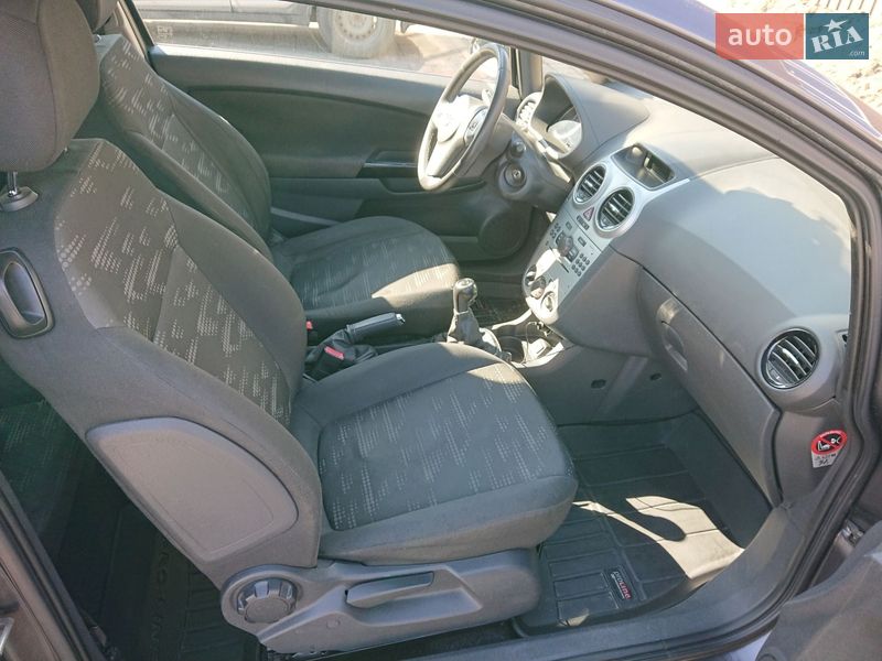 Хэтчбек Opel Corsa 2011 в Житомире