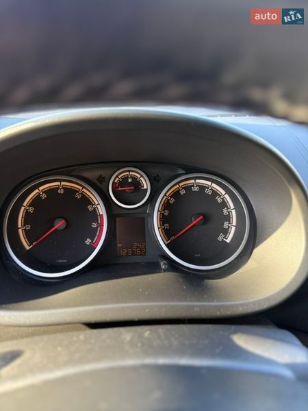 Хэтчбек Opel Corsa 2010 в Крюковщине