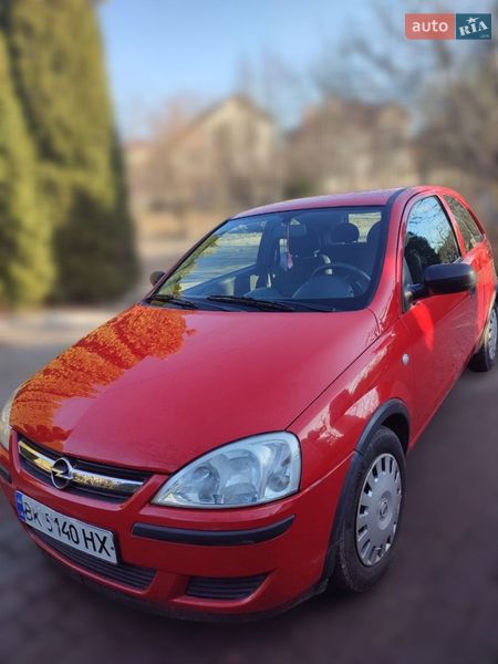 Хэтчбек Opel Corsa 2005 в Ровно