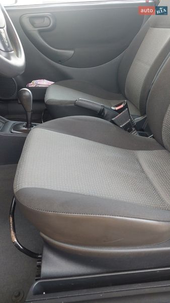 Хэтчбек Opel Corsa 2005 в Ровно