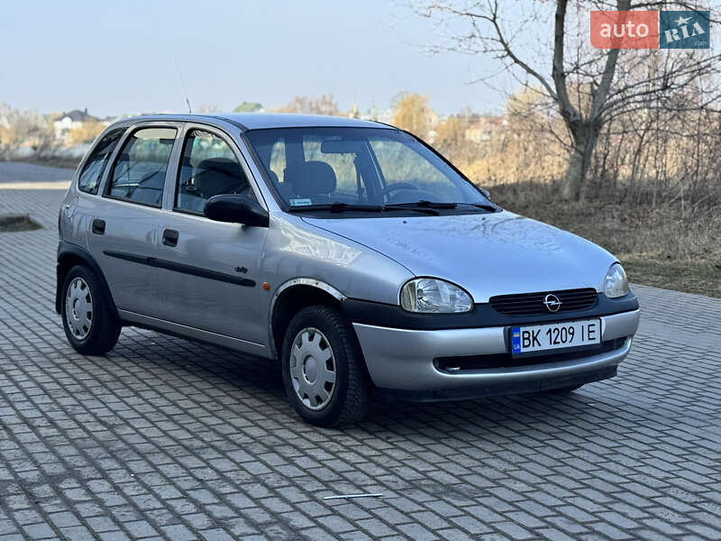 Хэтчбек Opel Corsa 1998 в Ровно