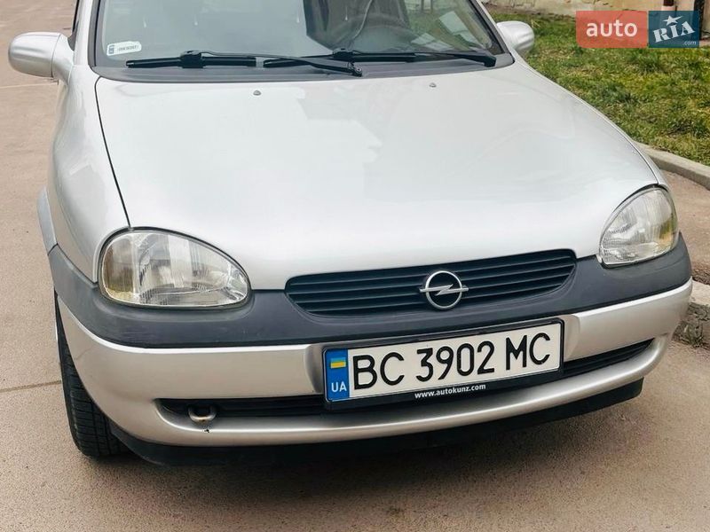 Хэтчбек Opel Corsa 1999 в Дрогобыче