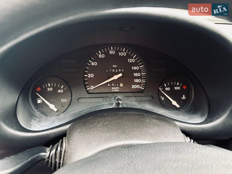 Хэтчбек Opel Corsa 1999 в Дрогобыче