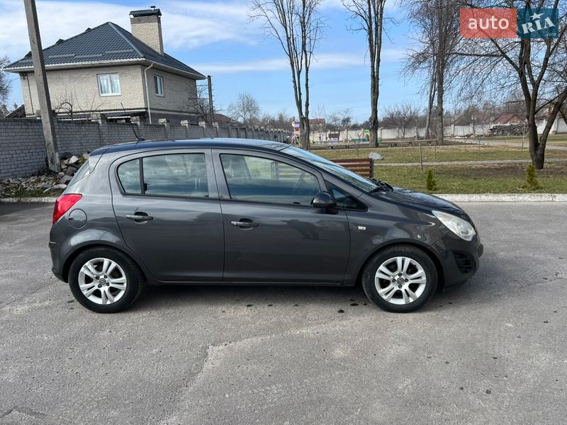 Хетчбек Opel Corsa 2013 в Сумах
