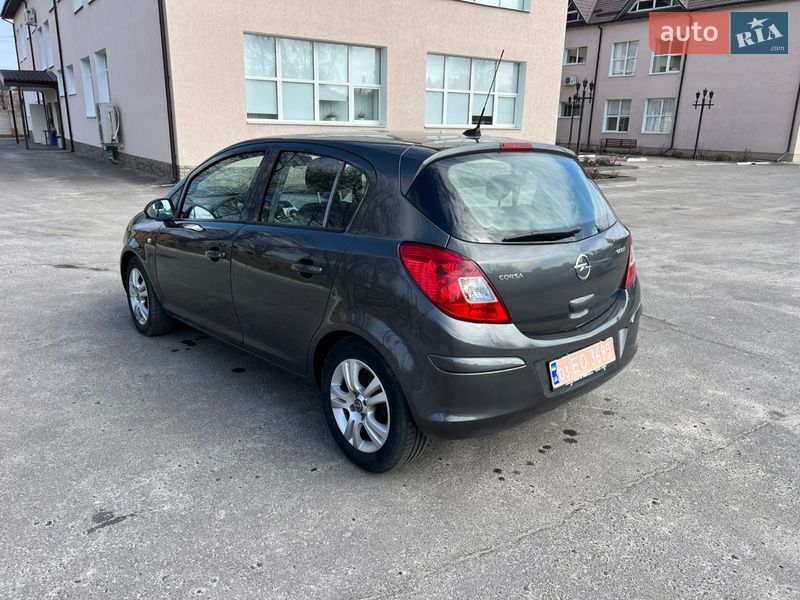 Хетчбек Opel Corsa 2013 в Сумах
