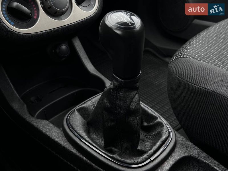 Хэтчбек Opel Corsa 2008 в Киеве