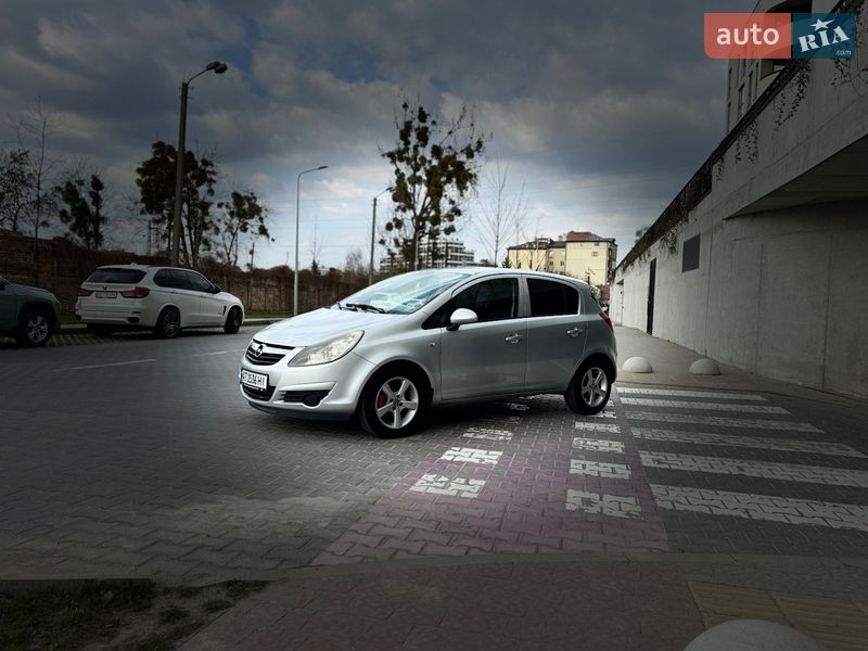 Хэтчбек Opel Corsa 2008 в Львове