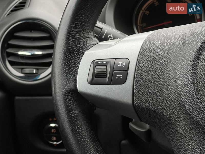 Хетчбек Opel Corsa 2011 в Львові