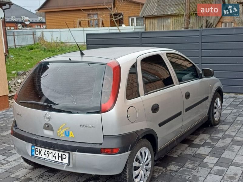 Хэтчбек Opel Corsa 2002 в Дубровице