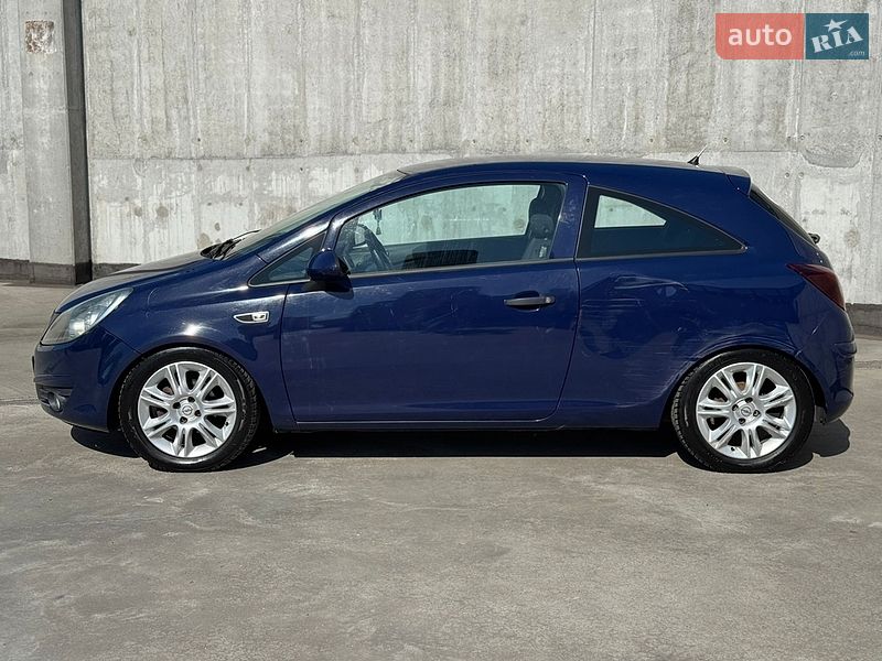 Хэтчбек Opel Corsa 2009 в Киеве