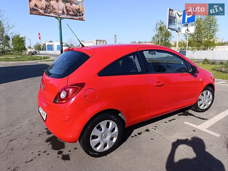 Хэтчбек Opel Corsa 2011 в Киеве
