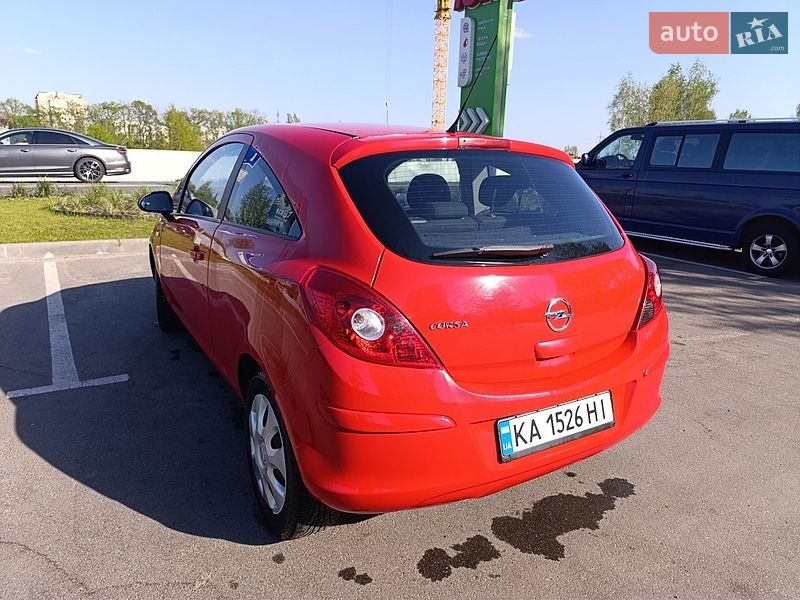 Хэтчбек Opel Corsa 2011 в Киеве