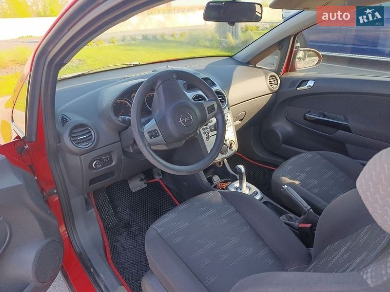 Хэтчбек Opel Corsa 2011 в Киеве