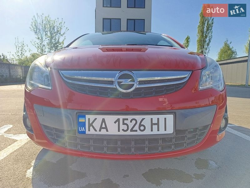 Хэтчбек Opel Corsa 2011 в Киеве