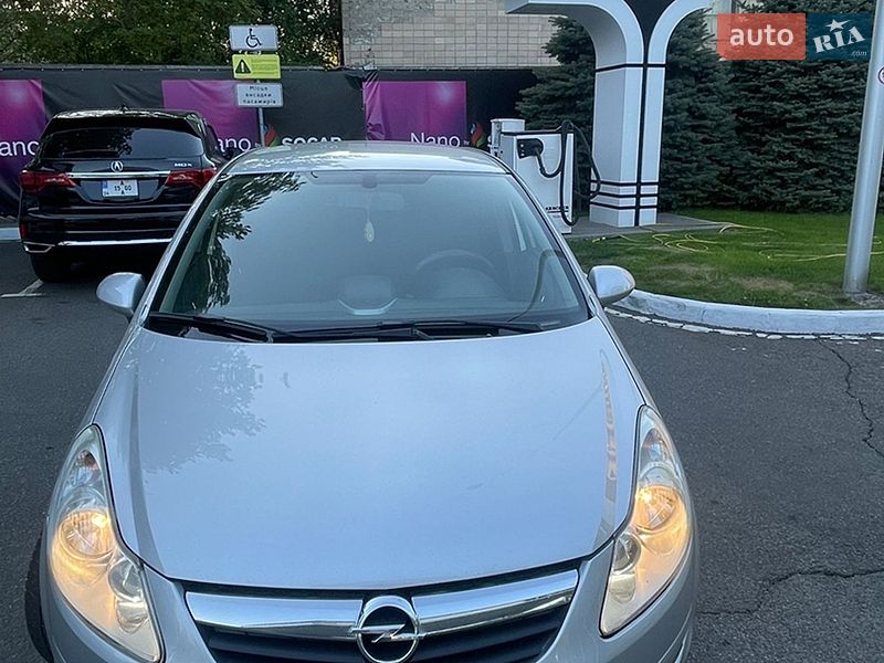 Хэтчбек Opel Corsa 2009 в Черкассах