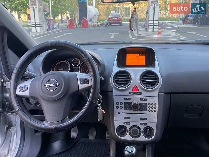 Хэтчбек Opel Corsa 2009 в Черкассах