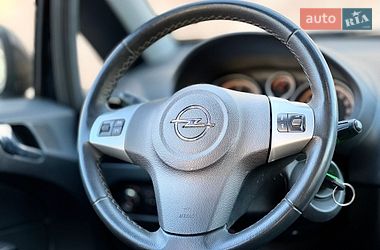 Хэтчбек Opel Corsa 2012 в Николаеве