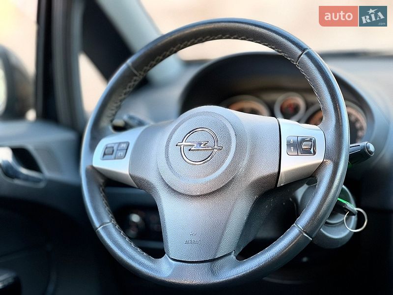 Хэтчбек Opel Corsa 2012 в Николаеве