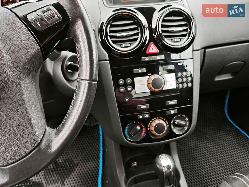 Хэтчбек Opel Corsa 2010 в Ременове
