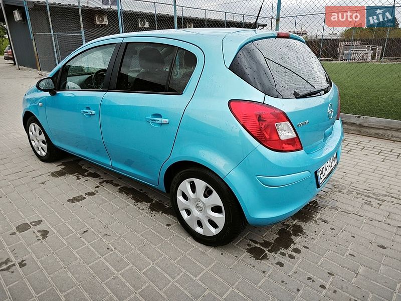 Хэтчбек Opel Corsa 2010 в Ременове