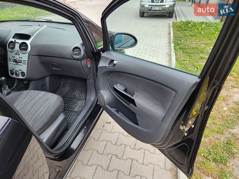 Хэтчбек Opel Corsa 2008 в Ровно