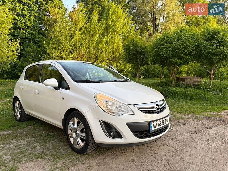 Хэтчбек Opel Corsa 2013 в Сумах