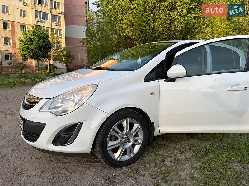 Хэтчбек Opel Corsa 2013 в Сумах