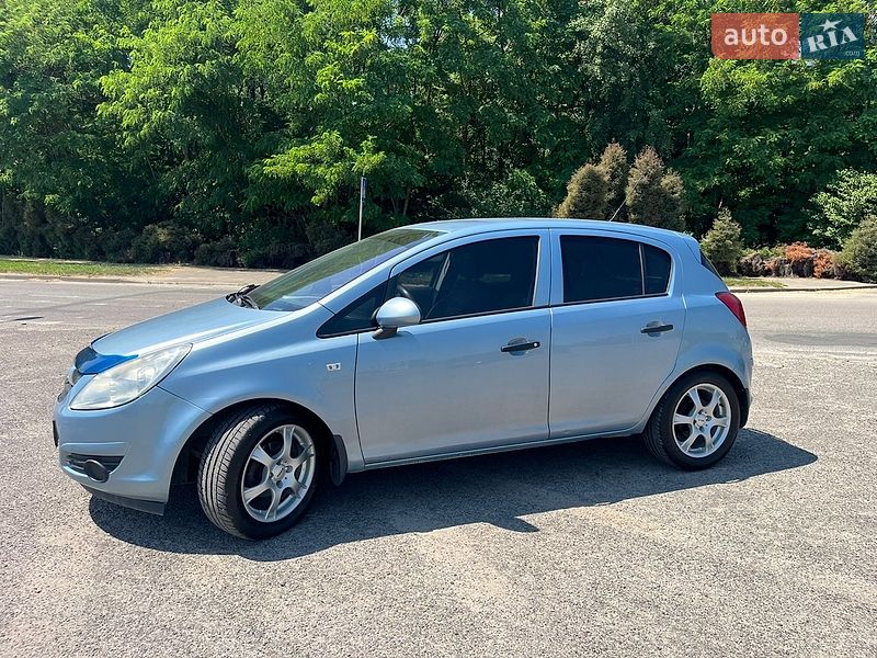 Хэтчбек Opel Corsa 2008 в Львове