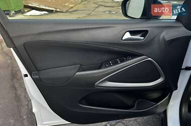 Позашляховик / Кросовер Opel Crossland X 2020 в 