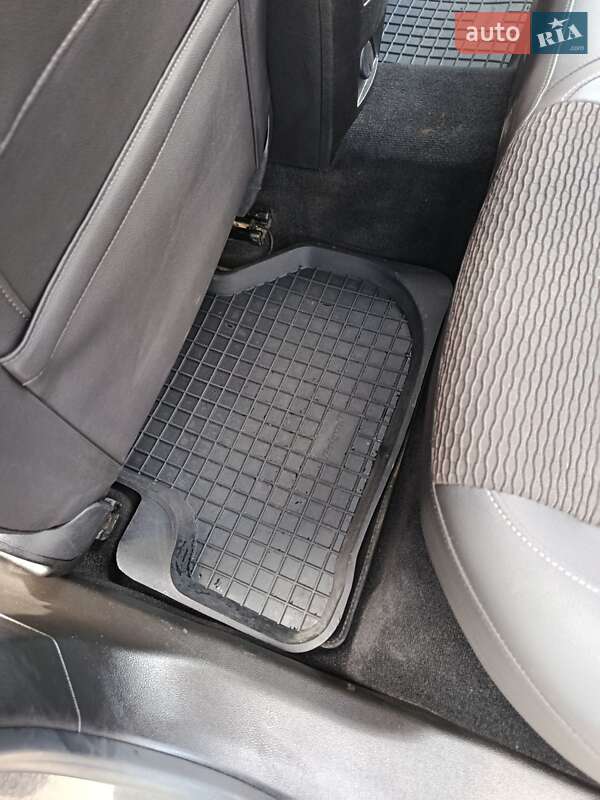 Универсал Opel Insignia Country Tourer 2015 в Голобах