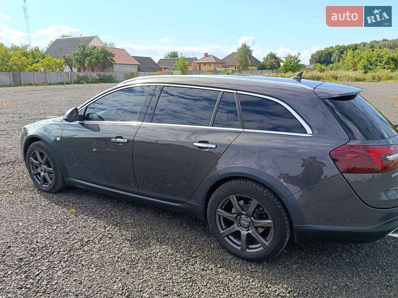 Универсал Opel Insignia Country Tourer 2015 в Голобах
