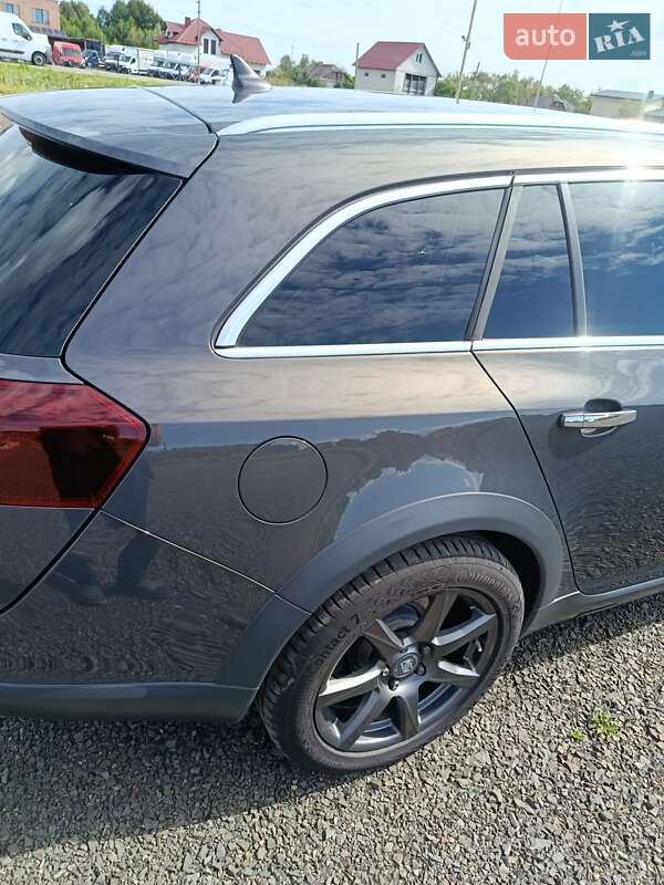 Универсал Opel Insignia Country Tourer 2015 в Голобах