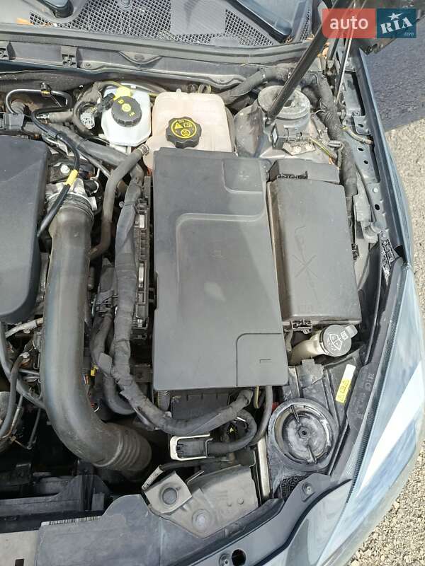 Универсал Opel Insignia Country Tourer 2015 в Голобах