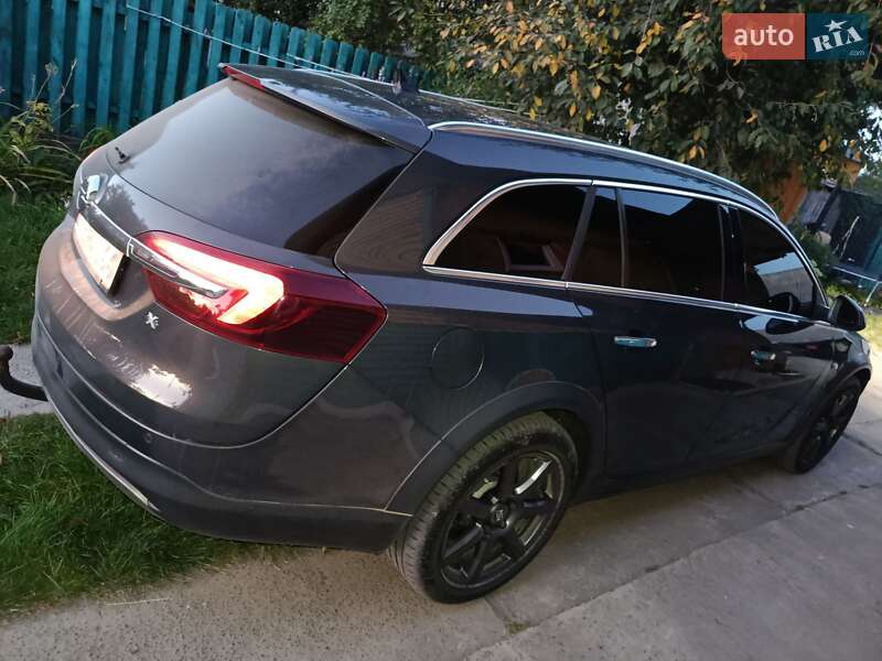 Универсал Opel Insignia Country Tourer 2015 в Голобах