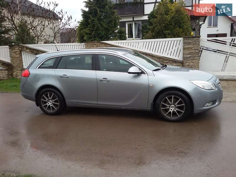 Универсал Opel Insignia 2010 в Калуше