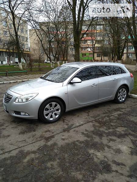 Универсал Opel Insignia 2010 в Хусте