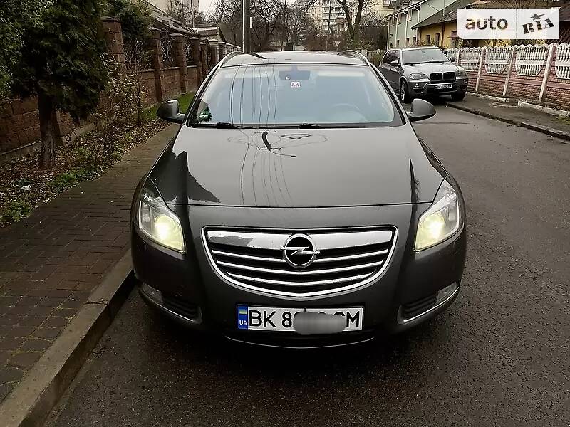 Универсал Opel Insignia 2011 в Ровно